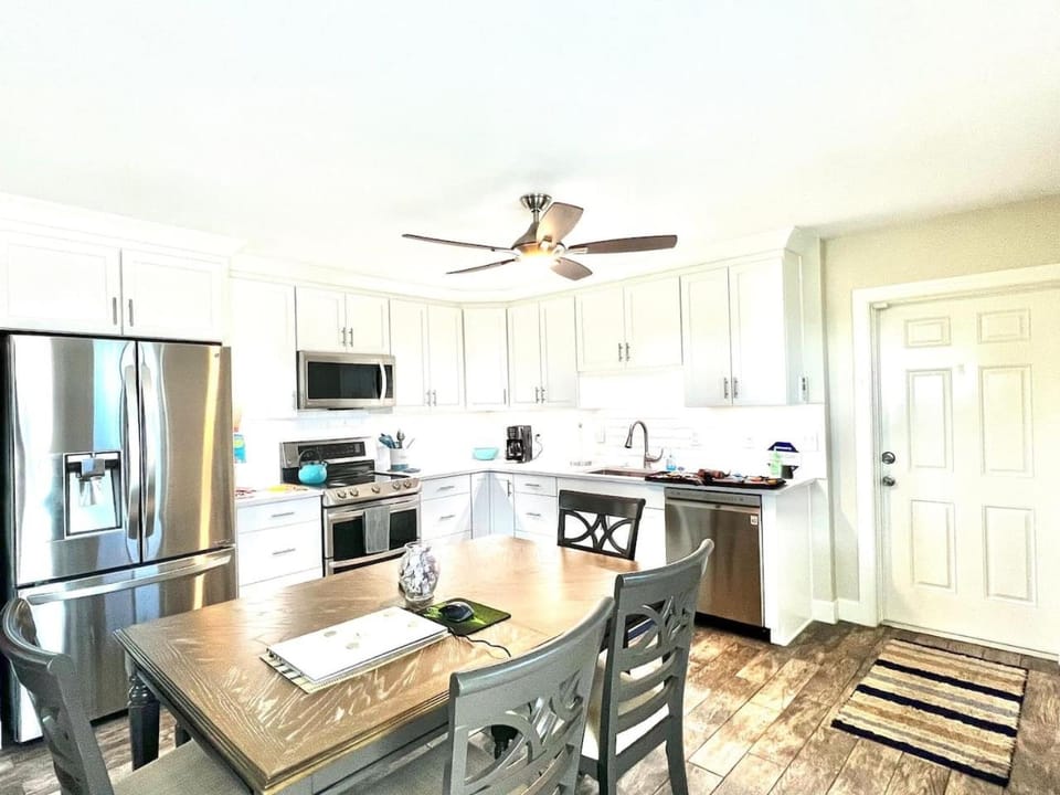 Wake up 2 Quiet Ocean Views, centrally located A1A House in Daytona Beach
