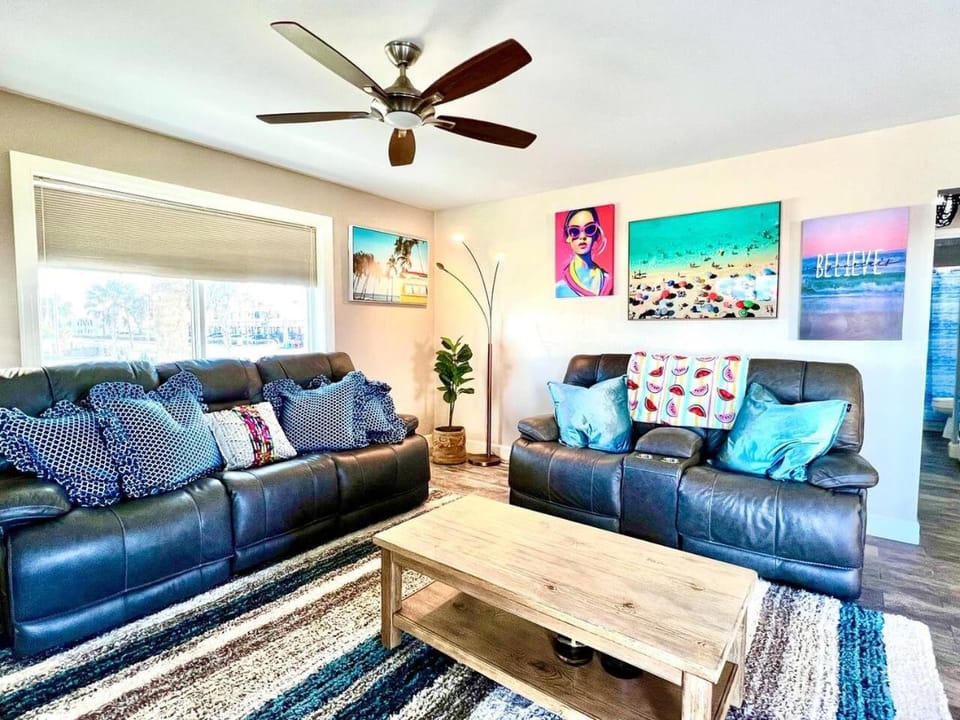 Wake up 2 Quiet Ocean Views, centrally located A1A House in Daytona Beach