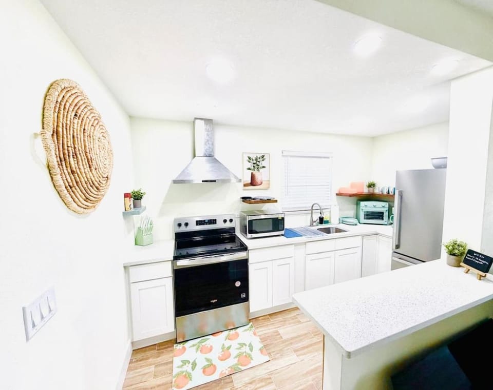 Sleeps 9 Quiet and Private Beach Access Walkable House in Estero Island