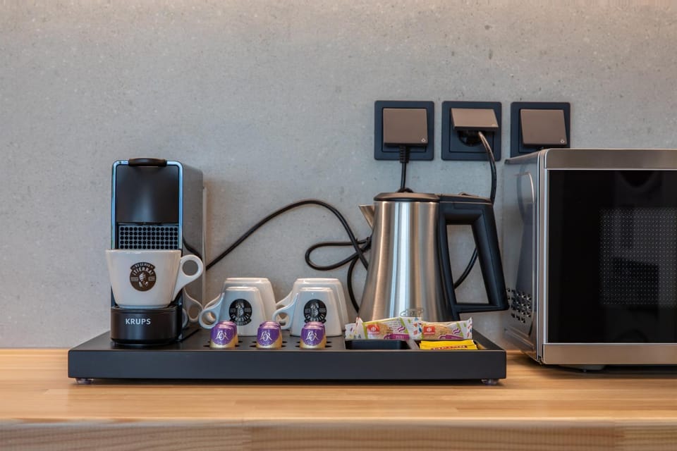Coffee/tea facilities, microwave