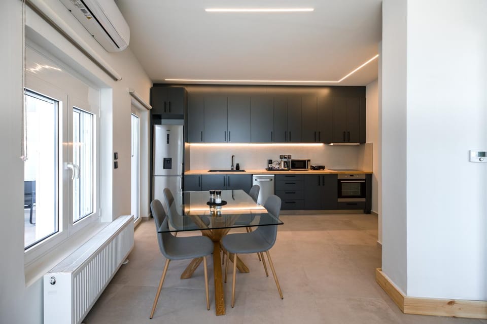 Dining area, heating, kitchen, air conditioner