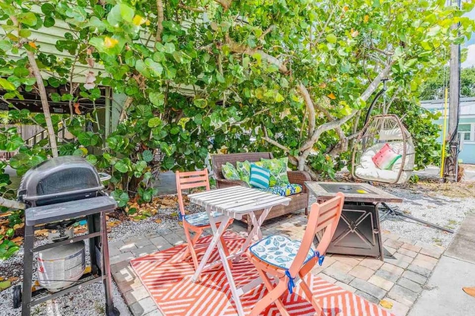 Indian rocks beach, Steps to Ocean, renovated House in Indian Rocks Beach