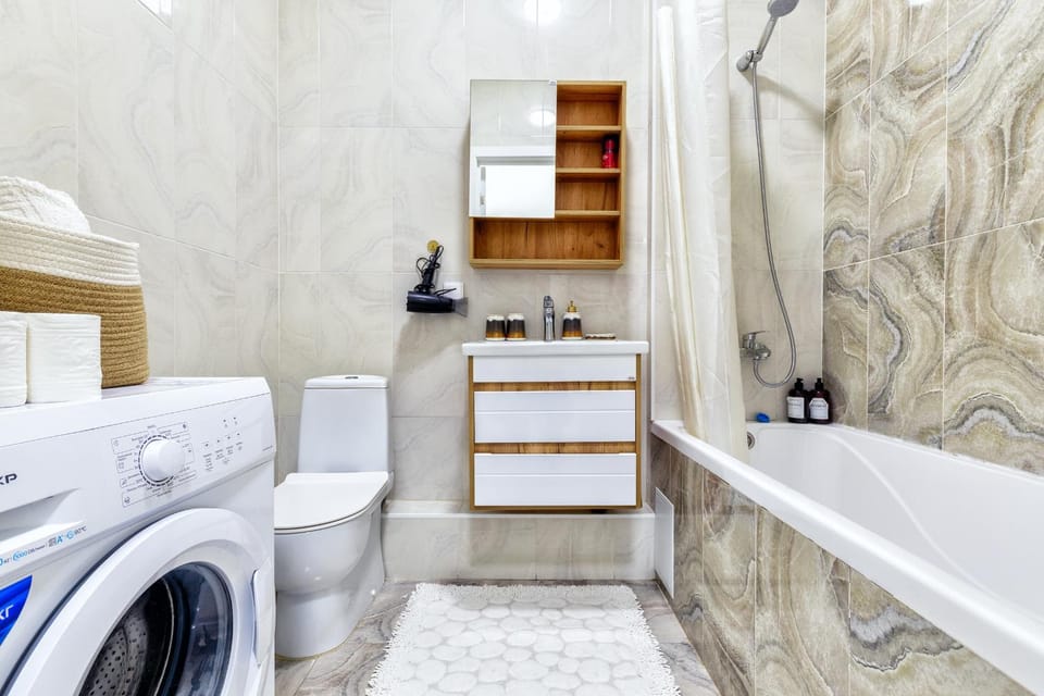 Toilet, Bathroom, Bath, towels, washing machine