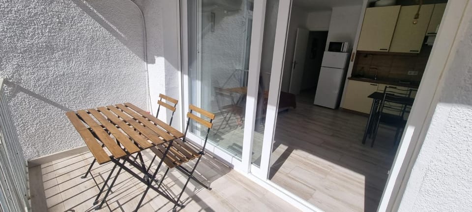 Luminoso apartamento con piscina y terraza Apartment in Alt Empordà