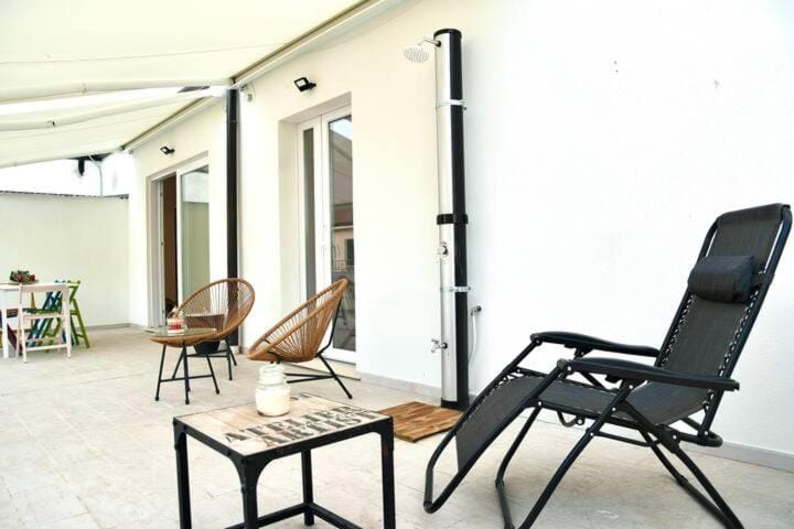 Balcony/Terrace, sunbed