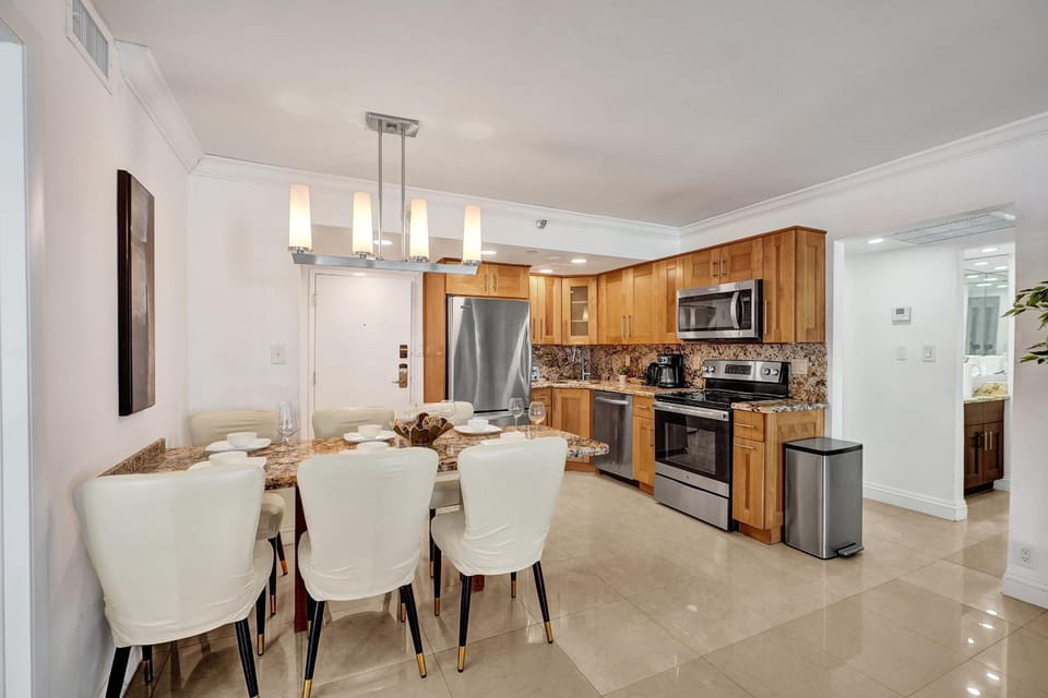 Kitchen or kitchenette, Dining area, dishwasher