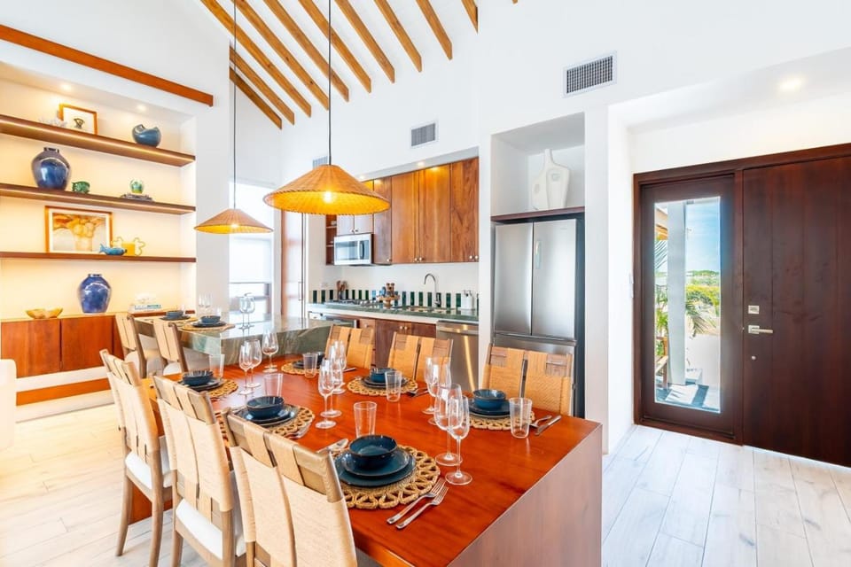 Tropical Vida and Mistico Beach Club plus Boat Shuttle Villa in San Pedro