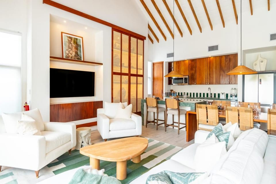 Tropical Vida and Mistico Beach Club plus Boat Shuttle Villa in San Pedro