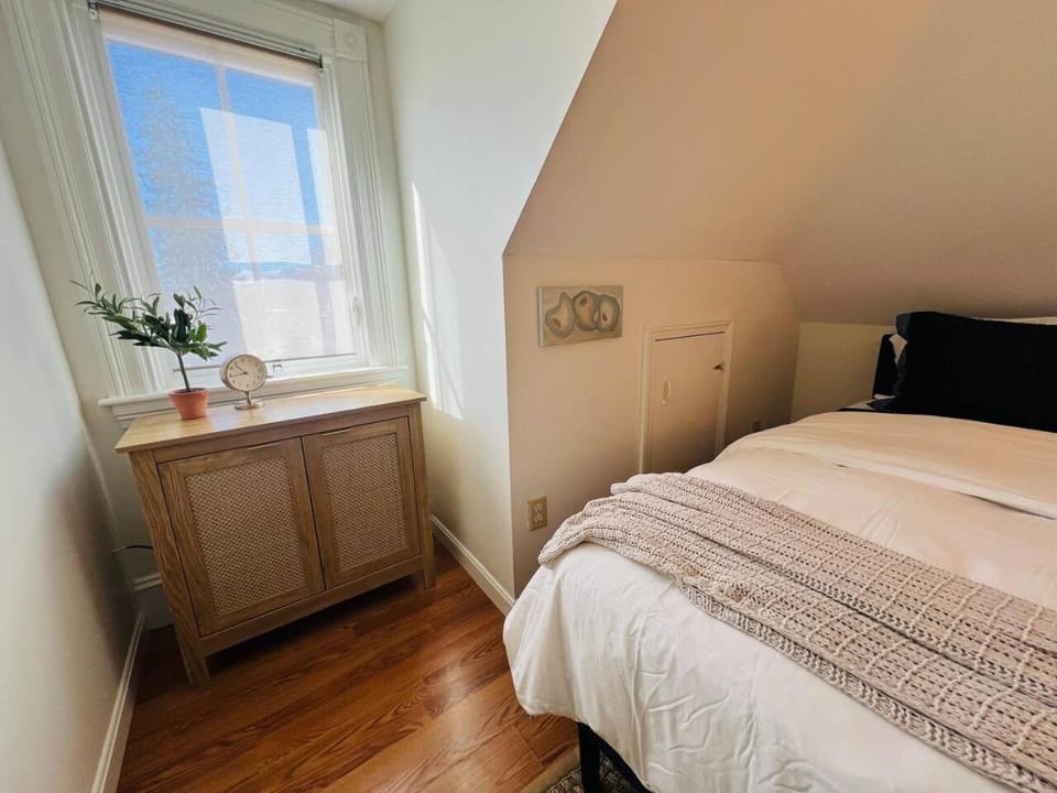 Unit 3- The Inn on Shore SP Apartment in South Portland