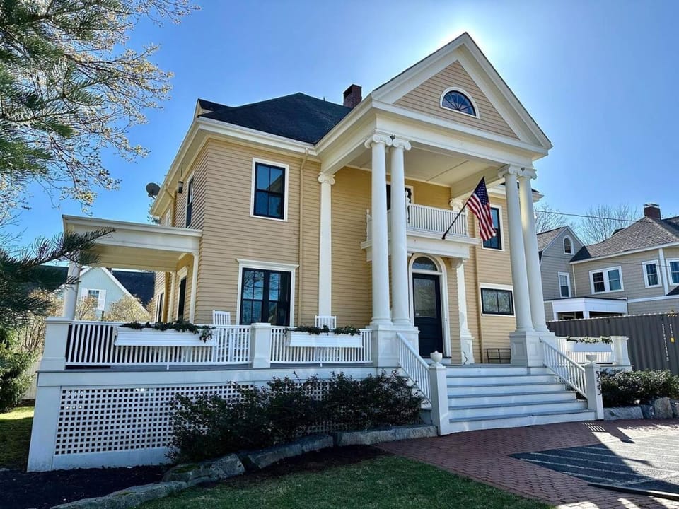 Unit 3- The Inn on Shore SP Apartment in South Portland
