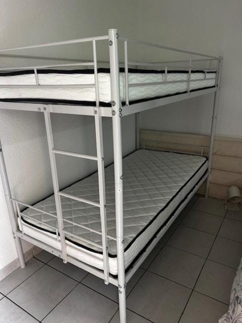Bedroom, bunk bed