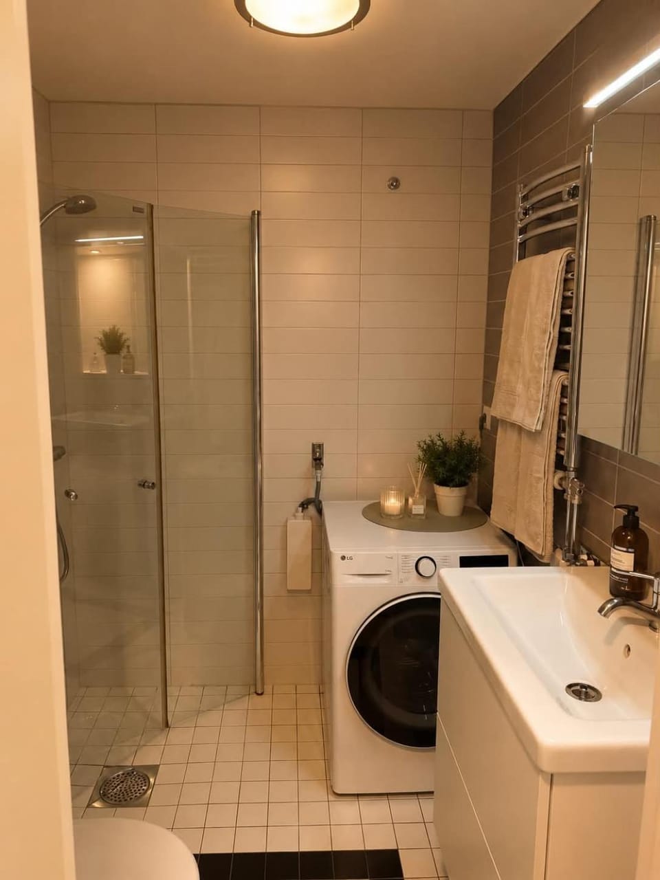 Shower, Bathroom, towels, washing machine, dryer