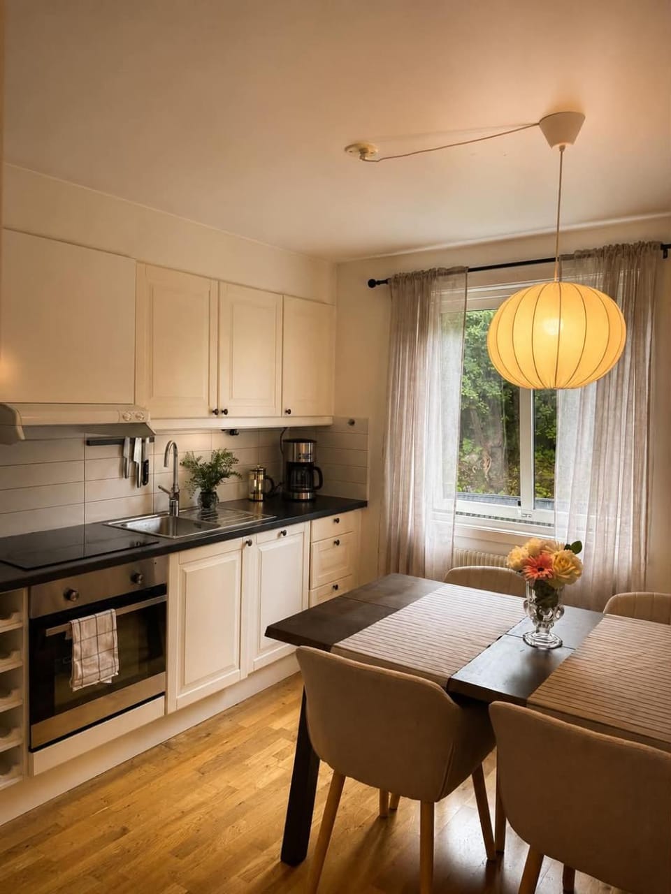 Kitchen or kitchenette, Dining area, dishwasher, stove