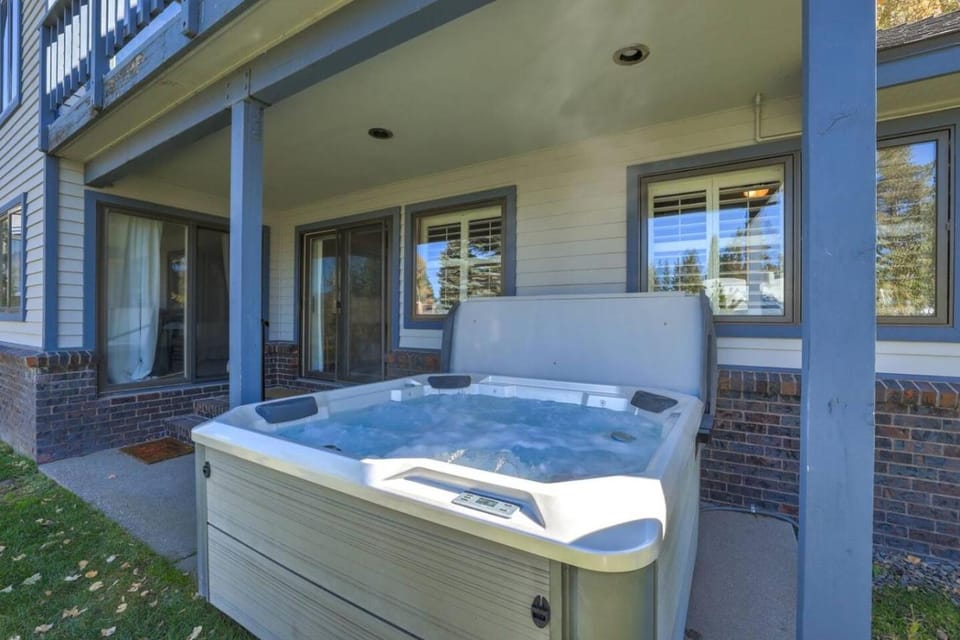 2255 White Sands House in South Lake Tahoe