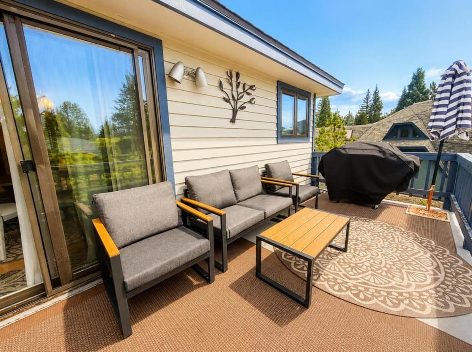 2255 White Sands House in South Lake Tahoe