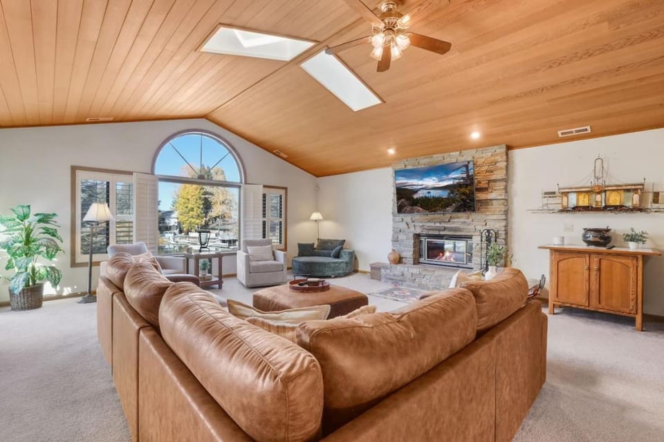 2255 White Sands House in South Lake Tahoe
