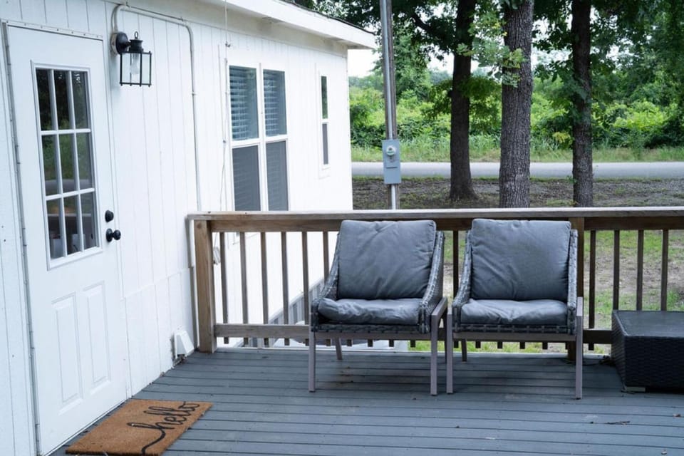 Big Lake, No Schedule, Sleeps 8, Pet Friendly House in Lake Texoma