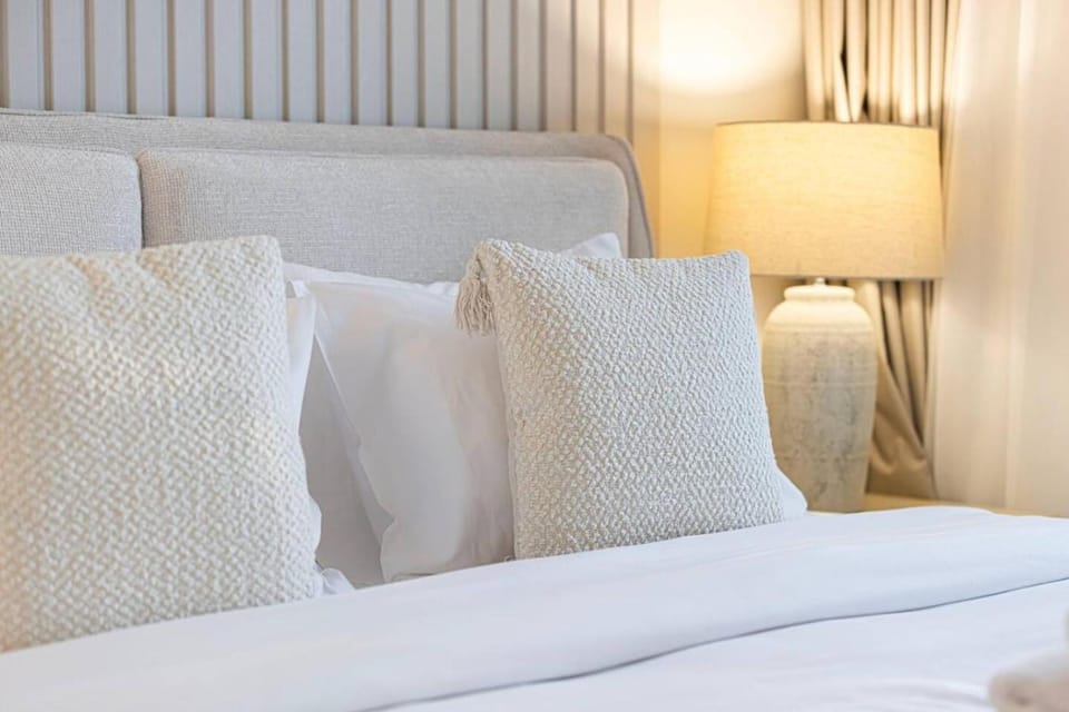 Mahogany 18 - 2BR 10 Guests - Walk to Dubai Mall Apartment in Dubai