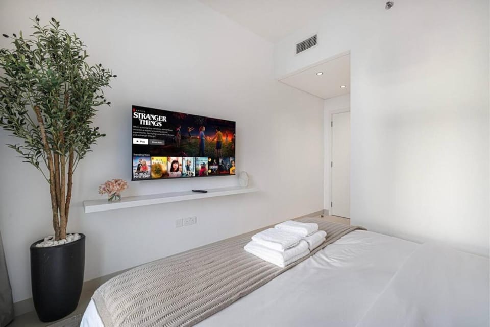 Mahogany 18 - 2BR 10 Guests - Walk to Dubai Mall Apartment in Dubai