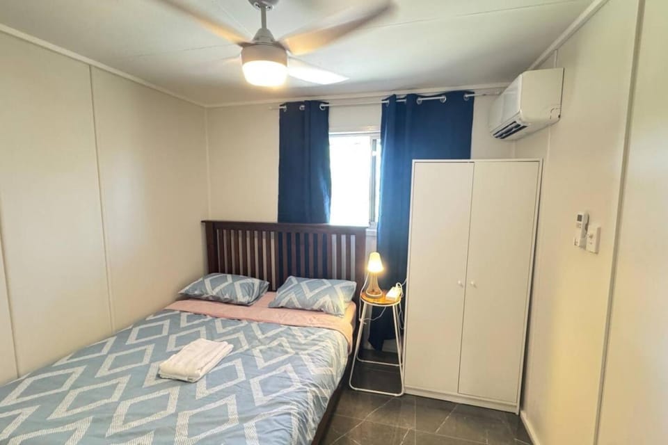 Photo of the whole room, Bedroom, air conditioner