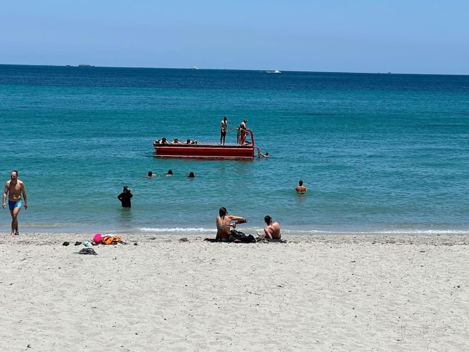 South Beach Retreat Walk to Beach, Cafes, Bars Apartment in Perth