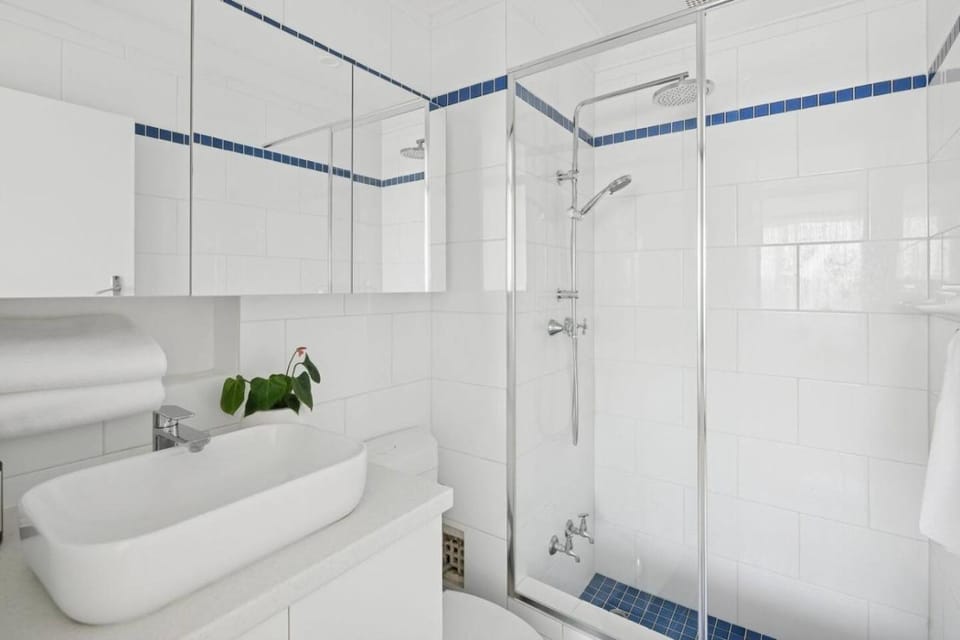 South Beach Retreat Walk to Beach, Cafes, Bars Apartment in Perth