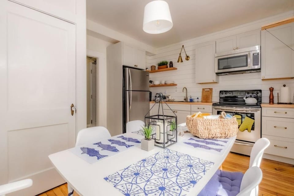 The LUXE, City Retreat Apartment in South Portland