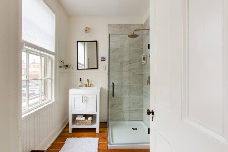 The LUXE, City Retreat Apartment in South Portland