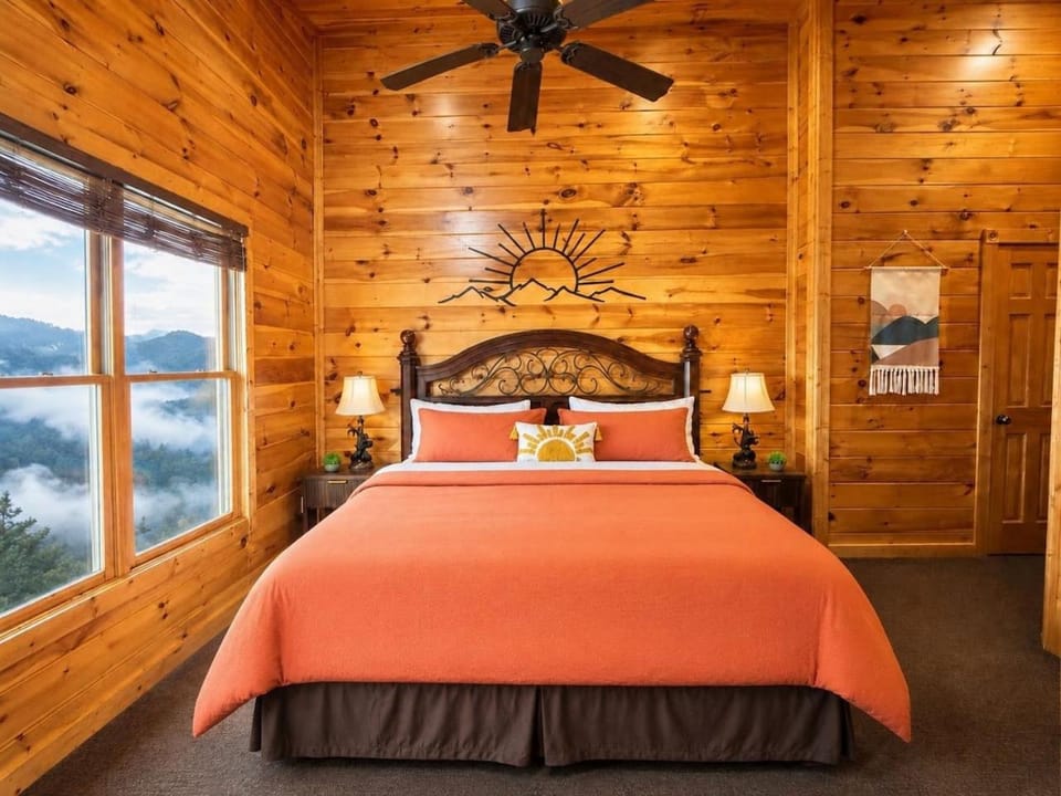 Views Forever Cabin with Mountain Views, Hot Tub , Game Room Cabin in Gatlinburg