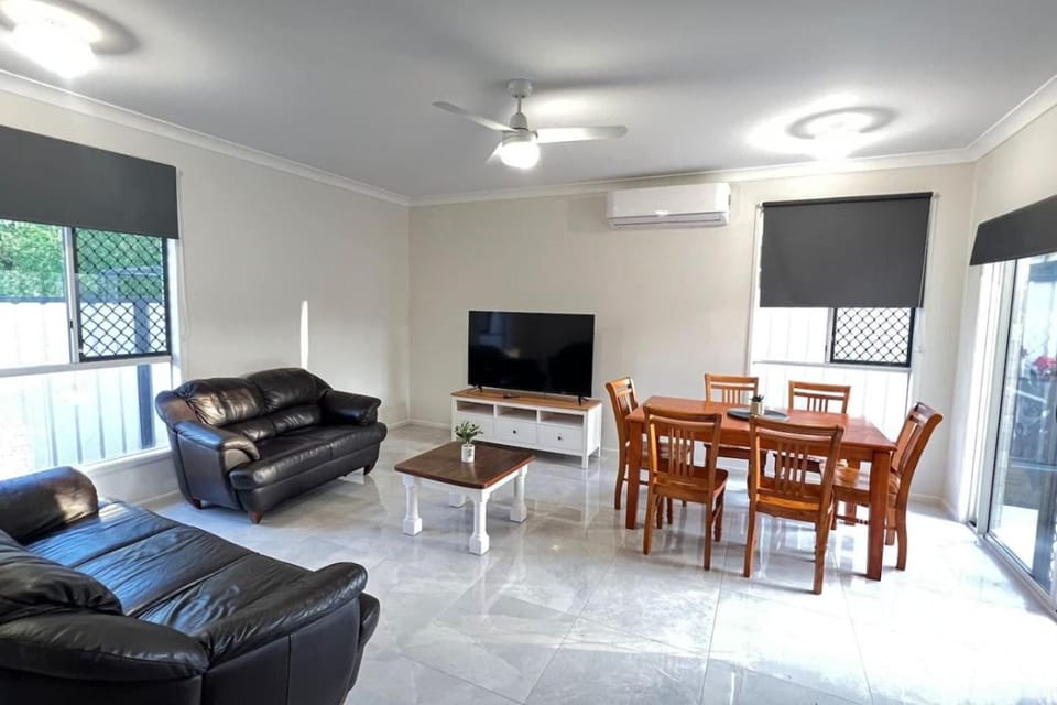 2 House Together 7 BR Ideal for Large Families House in Brisbane