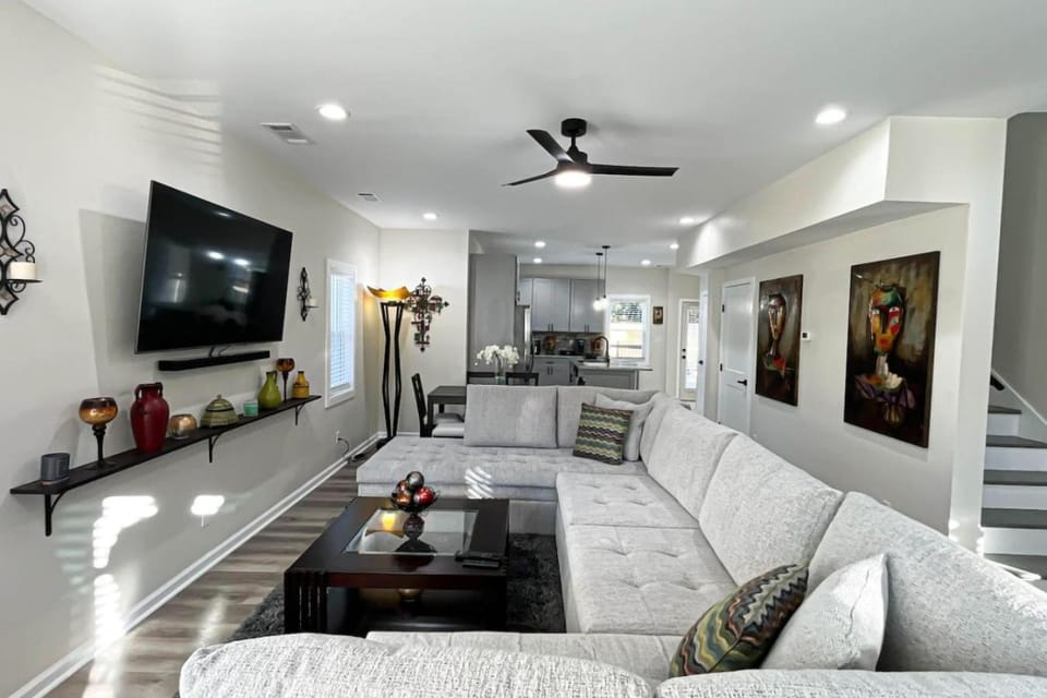 Spacious 5BR Home Sleeps 12 Pet Friendly House in Macon