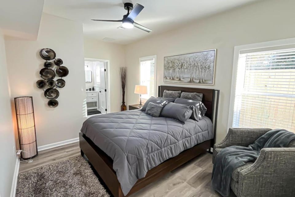 Spacious 5BR Home Sleeps 12 Pet Friendly House in Macon