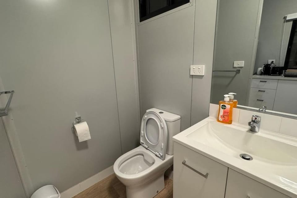 2 Bed room House with 2 AC and Free Parking House in Brisbane