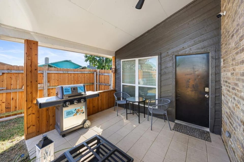 World Cup Stay 15 Min to Stadium Private Yard House in Arlington
