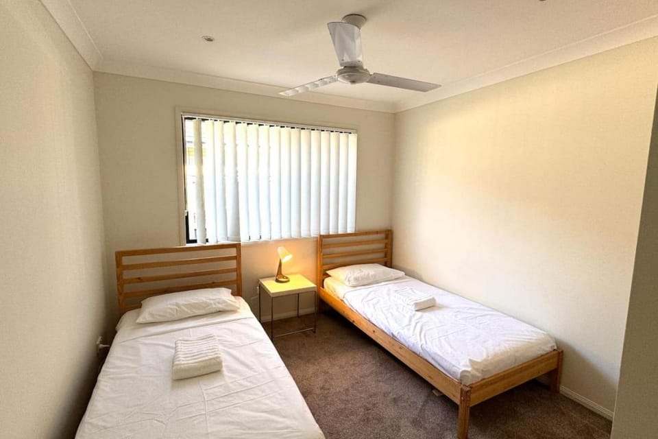 Beautiful 4 BDR House with ensuite and AC House in Redbank Plains