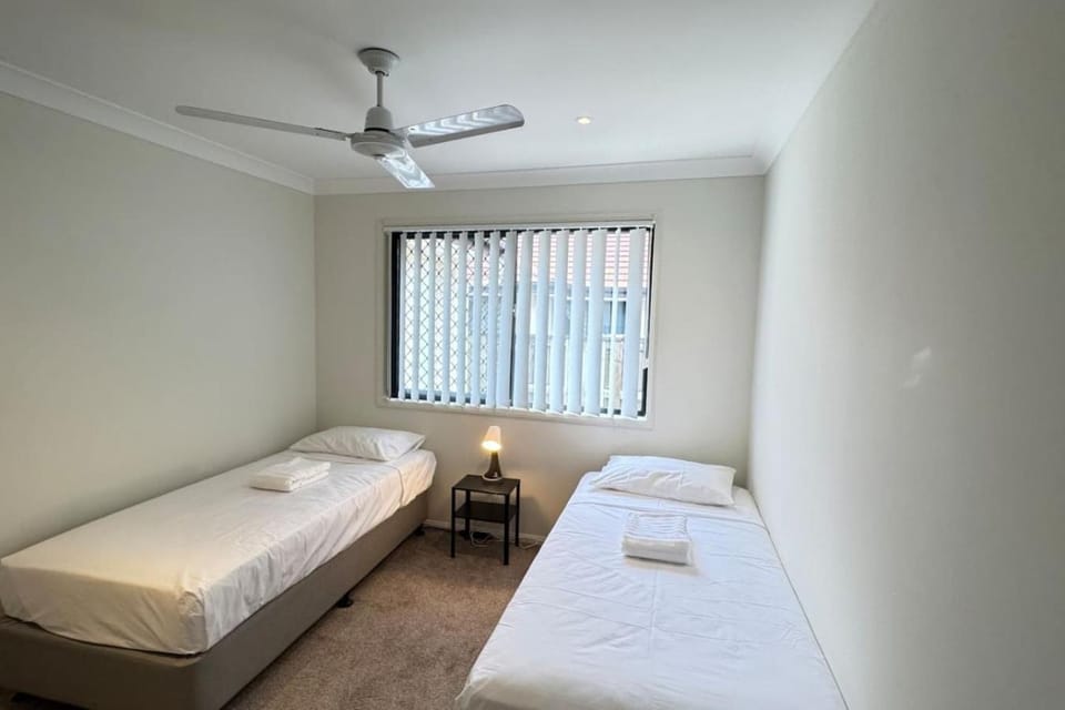 Beautiful 4 BDR House with ensuite and AC House in Redbank Plains