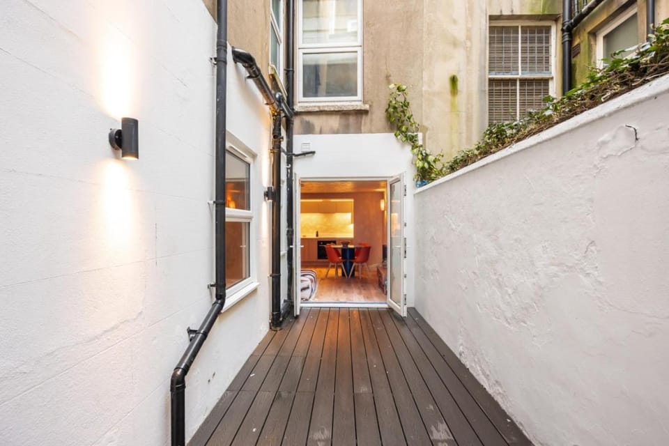 The Elements Air & Earth Suite Apartment in Brighton