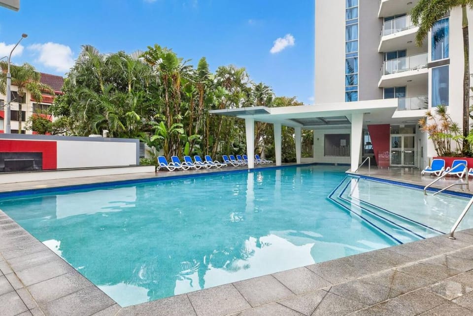 Artique Apartments 3BR Beach Apartment with parking and pool Apartment in Surfers Paradise