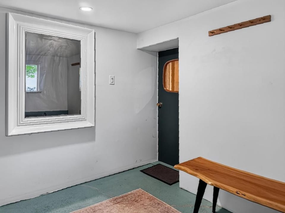 The Lakeside Burrow, Baddeck and Cabot Trail Base Apartment in Baddeck