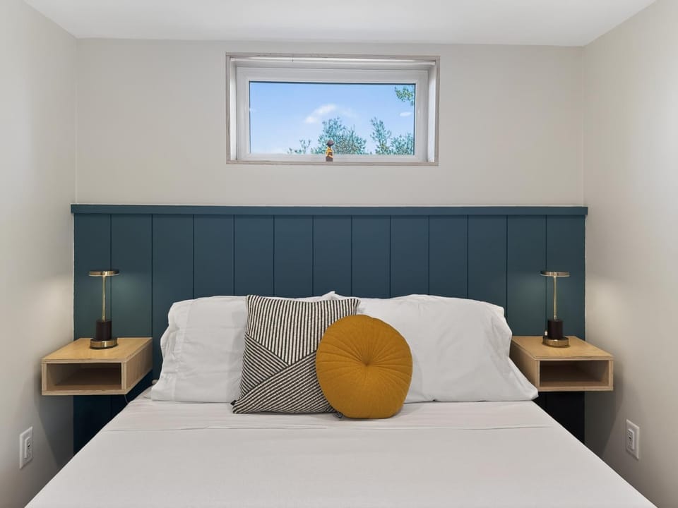The Lakeside Burrow, Baddeck and Cabot Trail Base Apartment in Baddeck