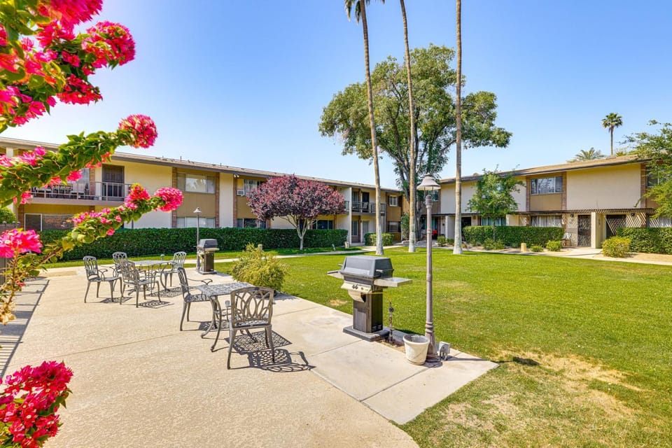Steps to Fashion Square! Condo w/ Patio & Pool House in Scottsdale
