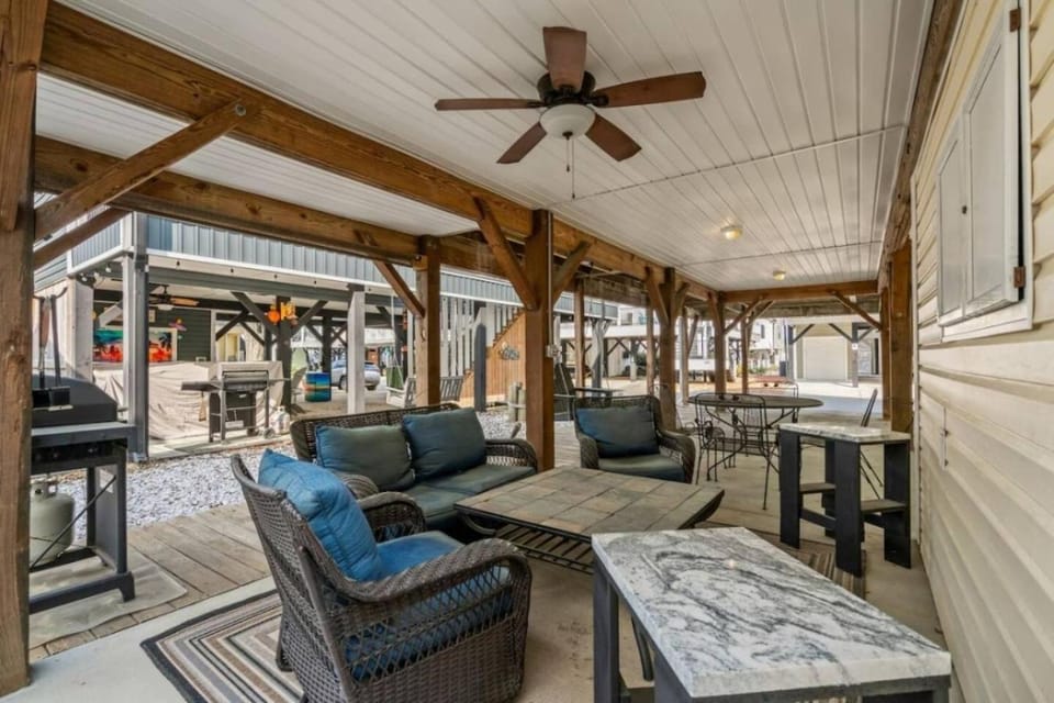 V07 at Ocean Lakes - Waterpark, Close to Beach and Porch House in South Carolina