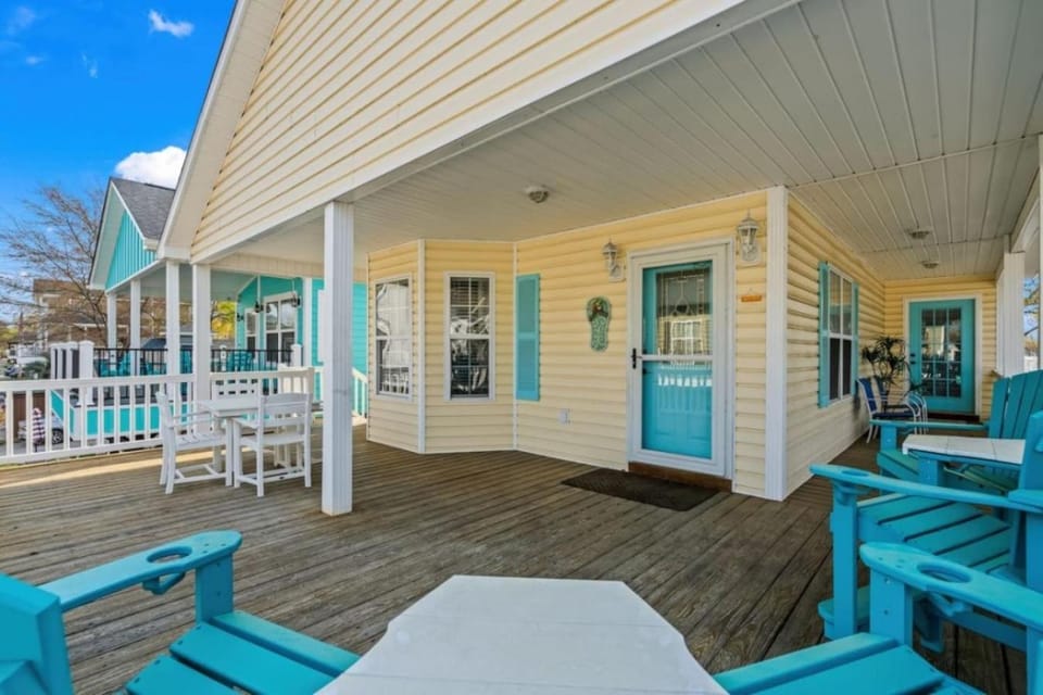 V07 at Ocean Lakes - Waterpark, Close to Beach and Porch House in South Carolina