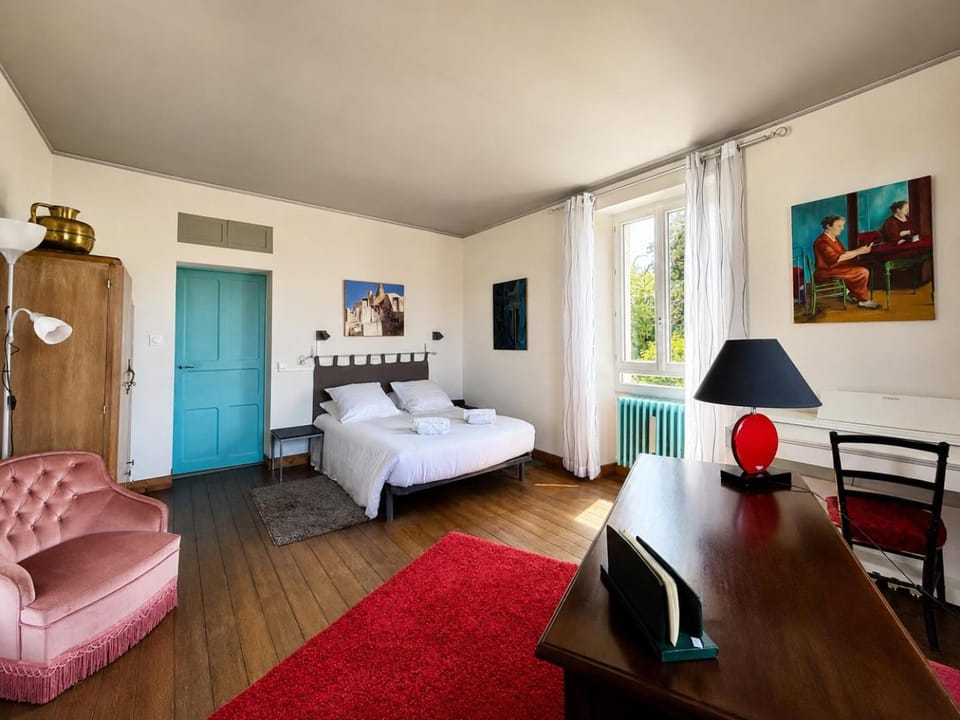 Photo of the whole room