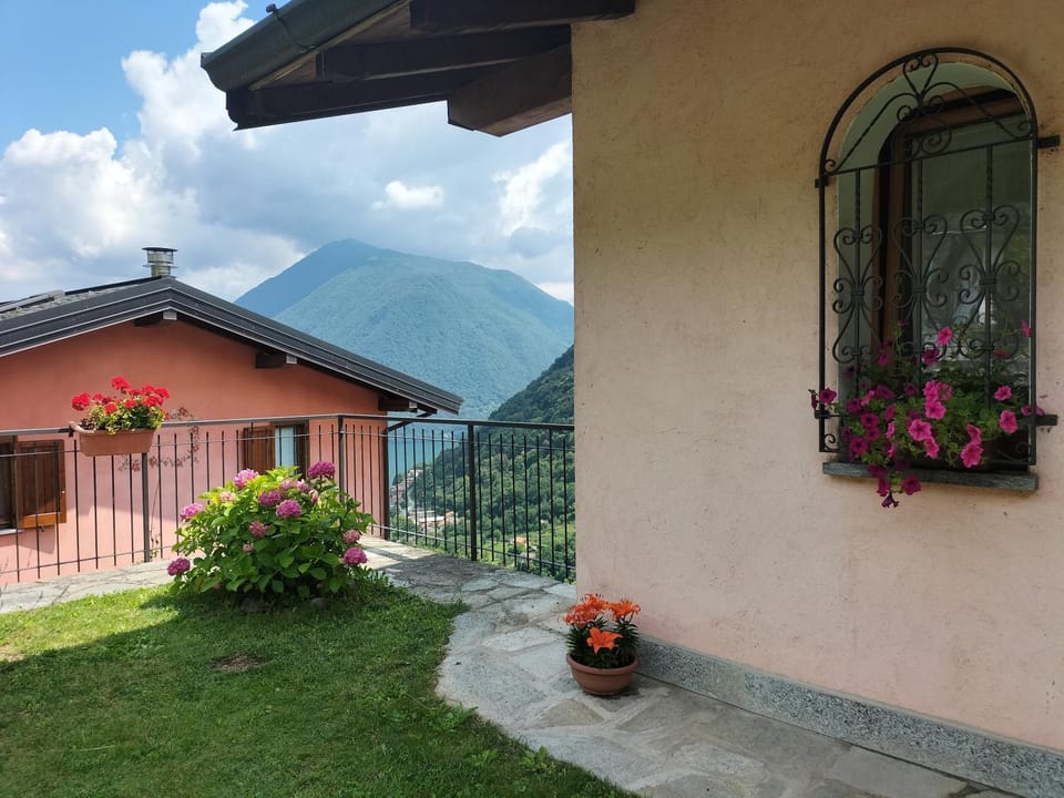 The Balcony on the Lake Apartment in Canton of Ticino