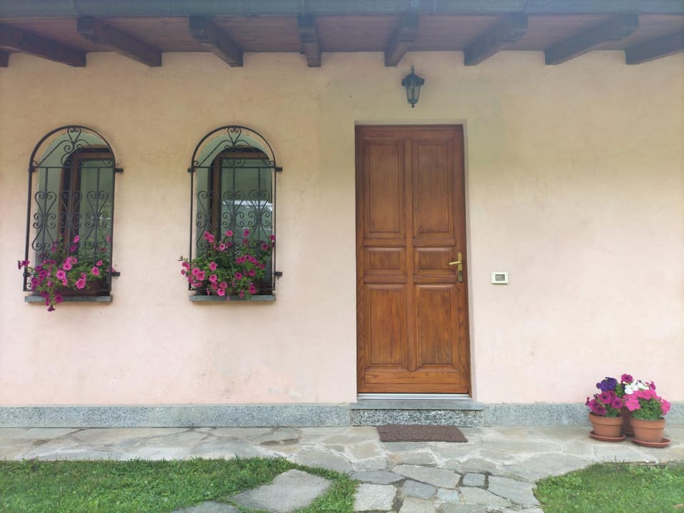 The Balcony on the Lake Apartment in Canton of Ticino