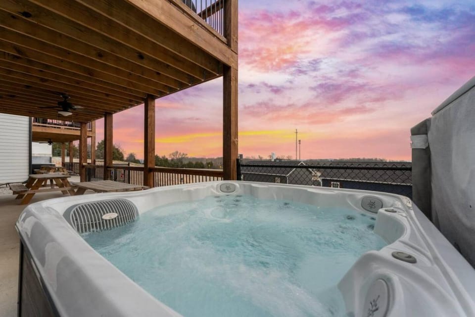 Gorgeous Lake View I Indoor Pool Access I Hot Tub House in Branson