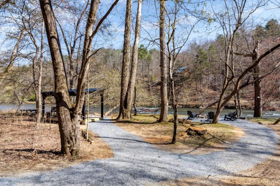 On The Rocks-Riverfront Cabin Cabin in Georgia