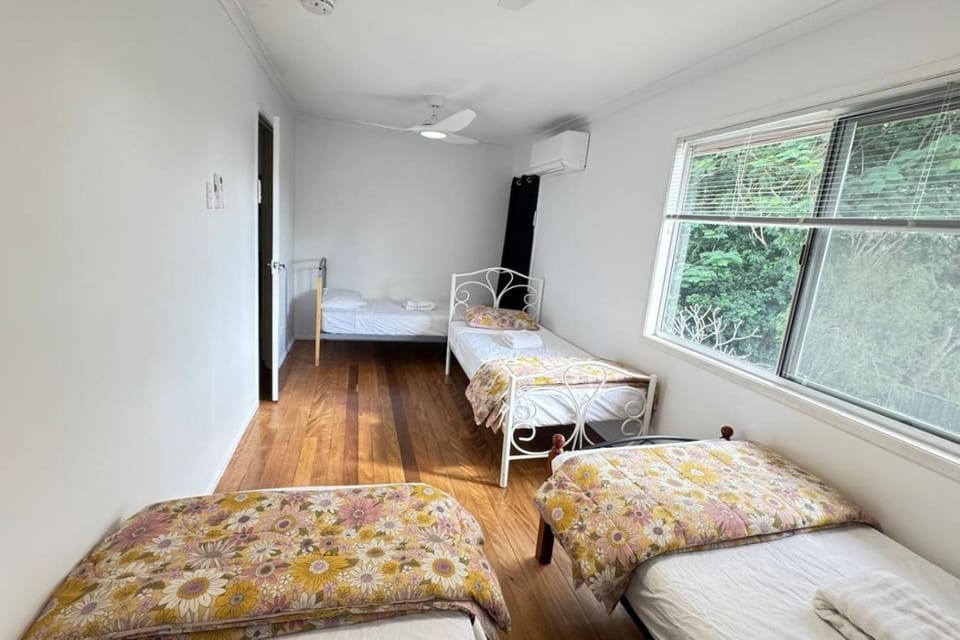 Bed, Photo of the whole room, air conditioner