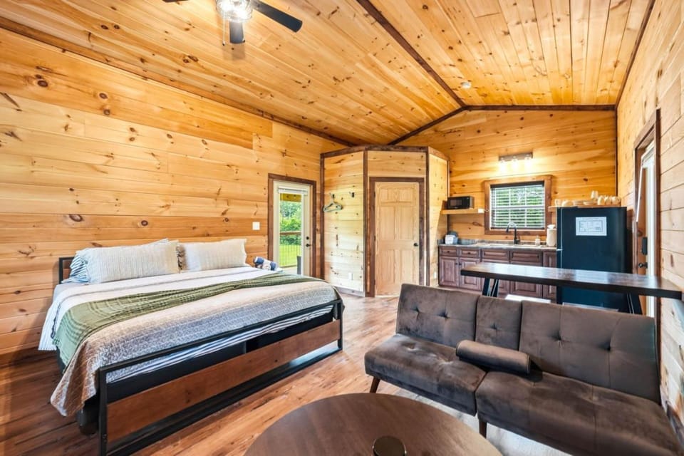 Twilight Meadow - Hot Tub, Patio and Views! House in Douglas Lake